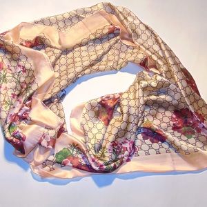 100 % Authentic Gucci Floral scarf